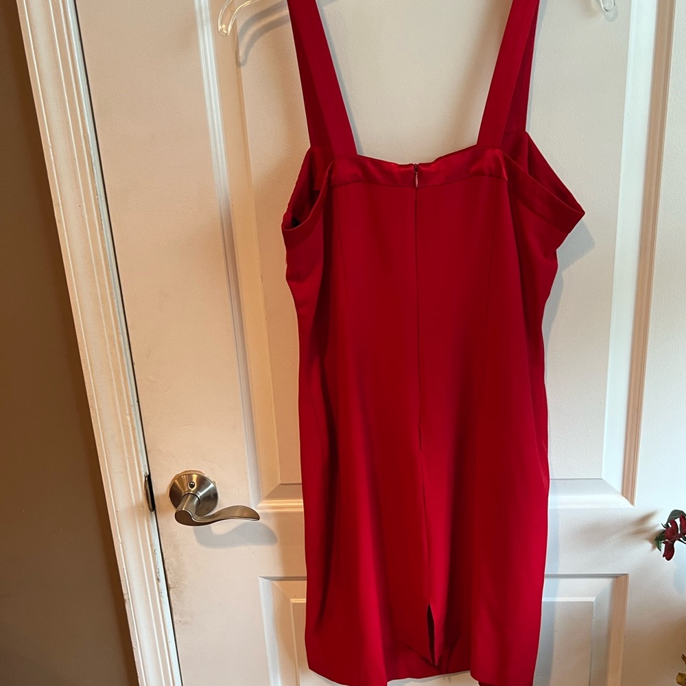 Woman’s Red Dress size 12 small back slit, Rayon - Picture 2 of 13